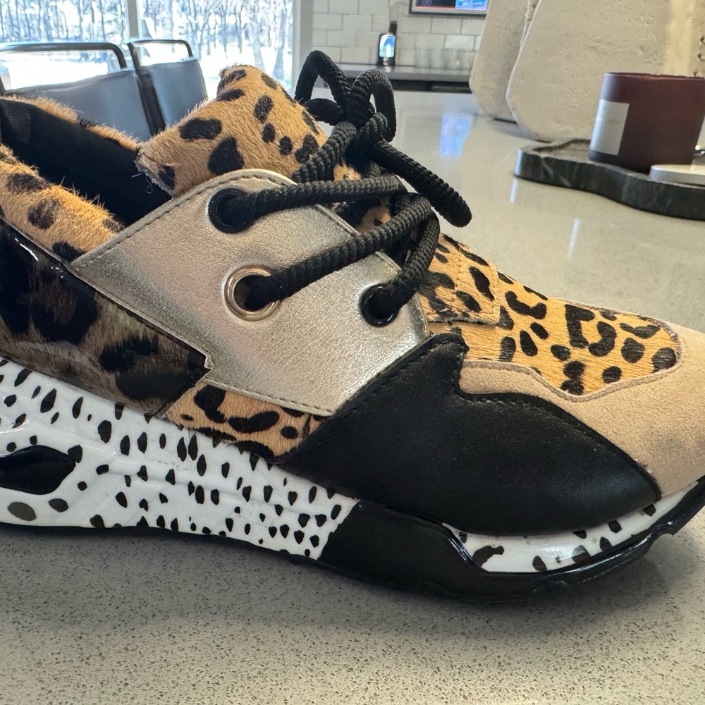Steve Madden Women’s 7.5 Street Sneakers Cow Hair Leopard Gold